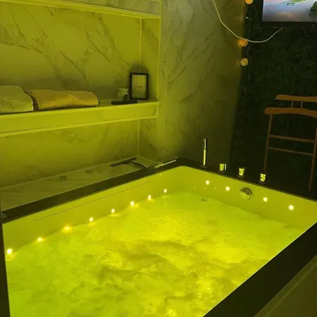 Jacuzzi Tres Silencieux Apartment