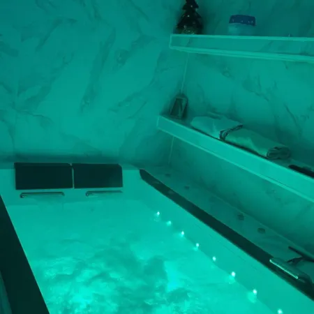 Jacuzzi Tres Silencieux Apartment *